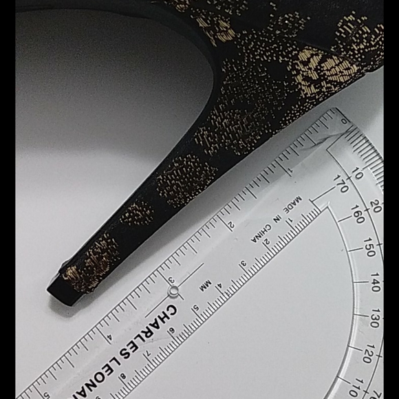 Delicate Lace Pump (NWOT) - Picture 12 of 12